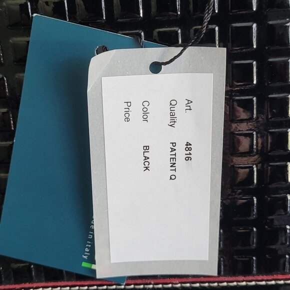 NWT INVECE Italian Patent Leather Handbag with Shoulder Strap & Keychain - Picture 3 of 12